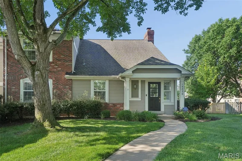 15826 Harris Ridge Court #15826, Chesterfield, MO — listing photo 1