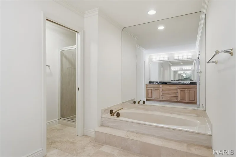 15826 Harris Ridge Court #15826, Chesterfield, MO 63017 — listing photo 19 of 35