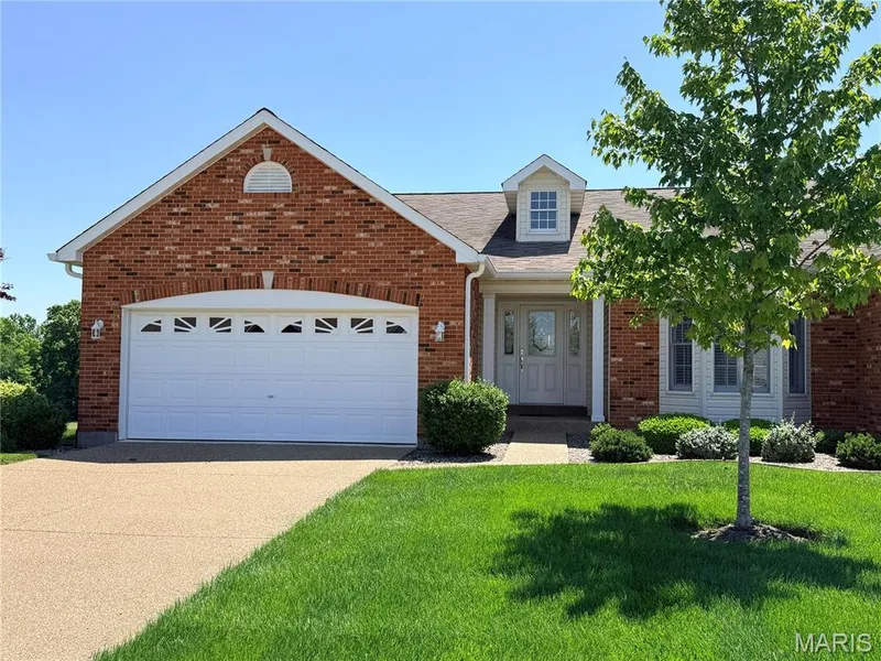 4 Putting Green Drive, Dardenne Prairie, MO — listing photo 1