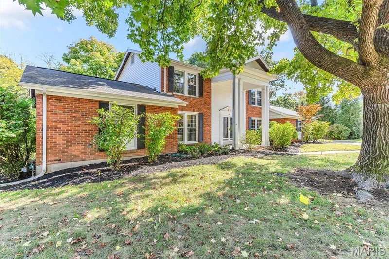 216 Trailtop Court, Chesterfield, MO 63017 — listing photo 2 of 51
