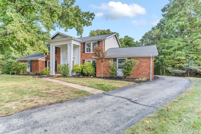 216 Trailtop Court, Chesterfield, MO 63017 — listing photo 3 of 51