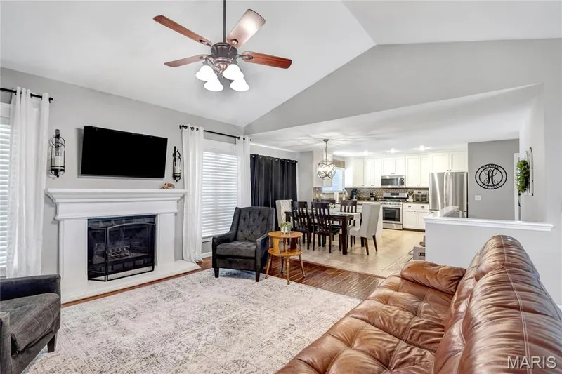 23 Bay Hill Drive, St Peters, MO 63366 — listing photo 7 of 39