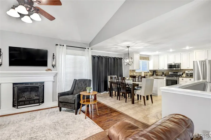 23 Bay Hill Drive, St Peters, MO 63366 — listing photo 10 of 39