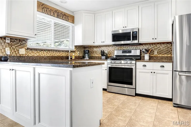23 Bay Hill Drive, St Peters, MO 63366 — listing photo 11 of 39