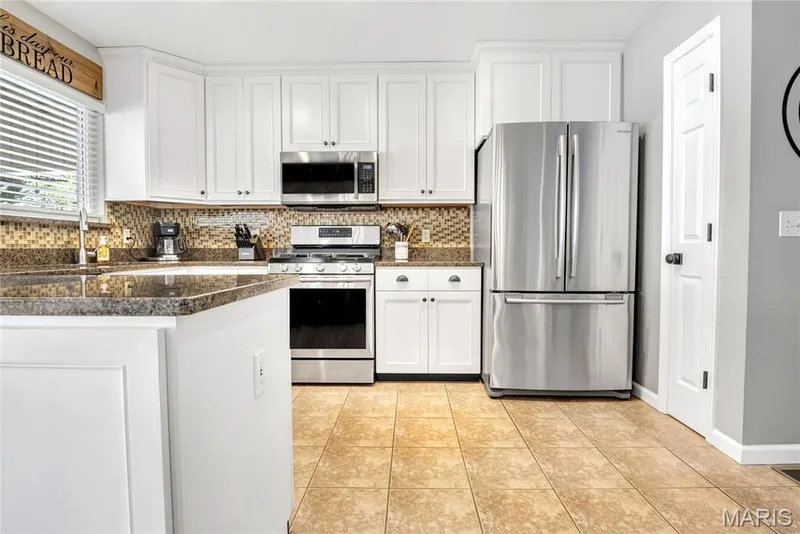 23 Bay Hill Drive, St Peters, MO 63366 — listing photo 12 of 39