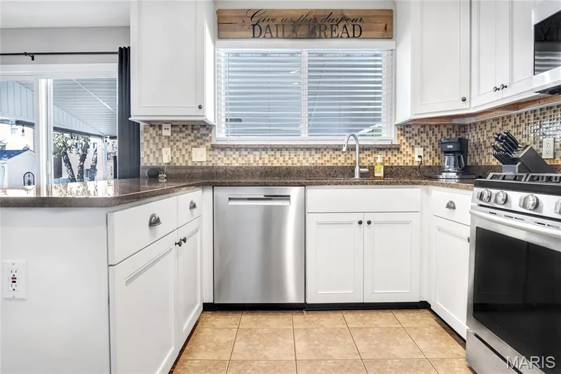 23 Bay Hill Drive, St Peters, MO 63366 — listing photo 13 of 39