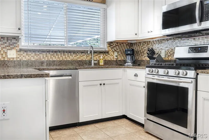 23 Bay Hill Drive, St Peters, MO 63366 — listing photo 15 of 39