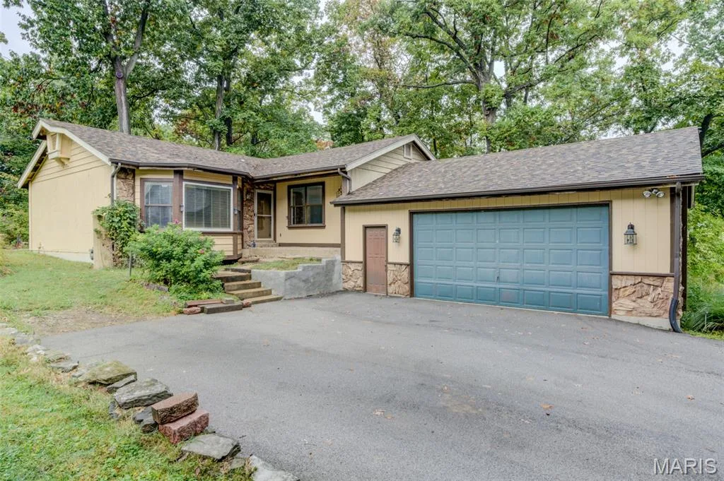 533 Snipes Drive, St Charles, MO 63303 — listing photo 1 of 43