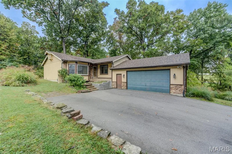 533 Snipes Drive, St Charles, MO 63303 — listing photo 3 of 43