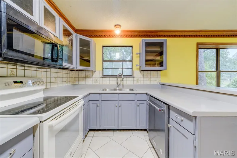 533 Snipes Drive, St Charles, MO 63303 — listing photo 10 of 43