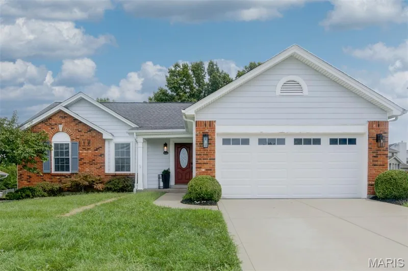 1094 Harness Drive, St Charles, MO — listing photo 1