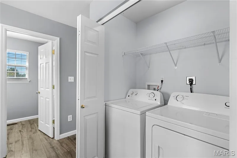 Laundry in unit of course! — 819 Country Field Drive, Lake St. Louis, MO 63367