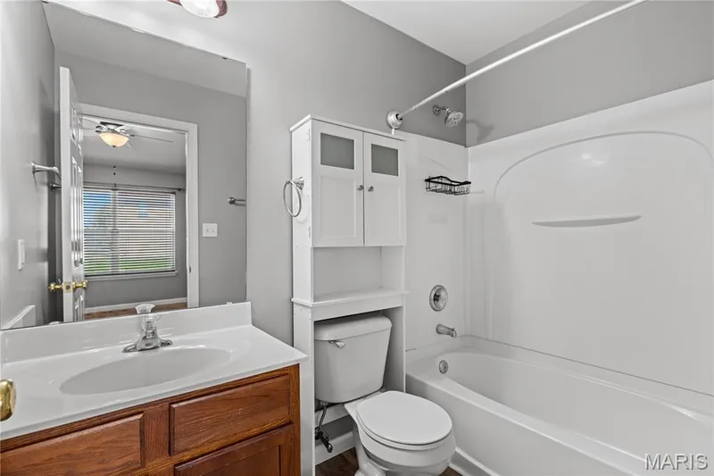 Primary bathroom for your convenience & relaxation! — 819 Country Field Drive, Lake St. Louis, MO 63367