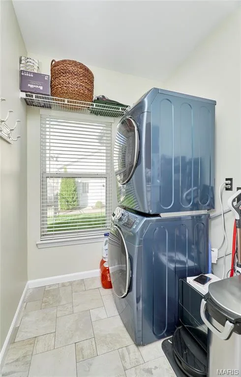 Main floor laundry just off the 3 car garage and kitchen — 7428 Heathermoor Lane, Dardenne Prairie, MO 63368