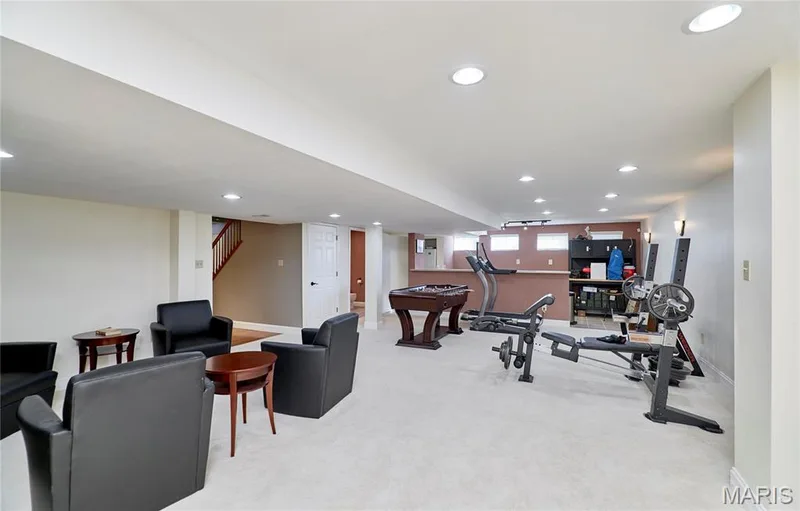 The lower level family room/game/rec room features a full wet bar and full bath with tiled tub/shower — 7428 Heathermoor Lane, Dardenne Prairie, MO 63368