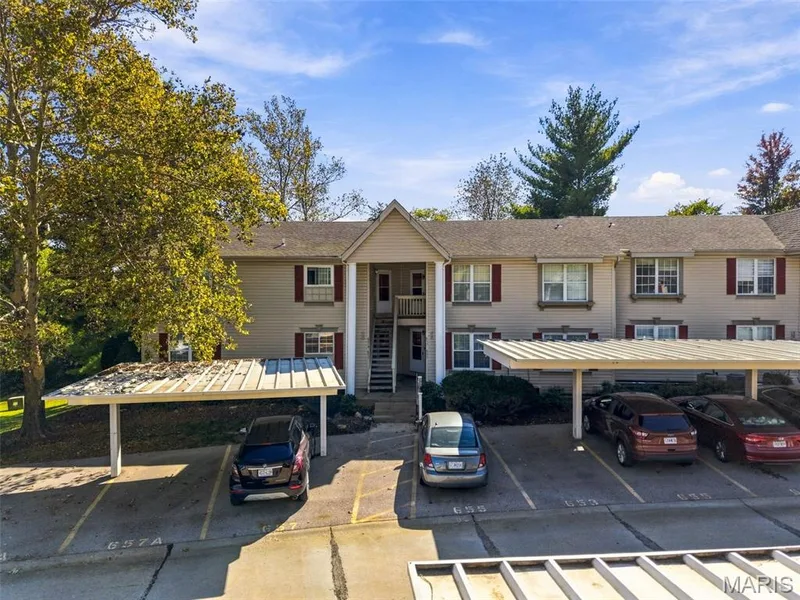 657 Sugar Trail Court #5, St Peters, MO 63376 — listing photo 2 of 35