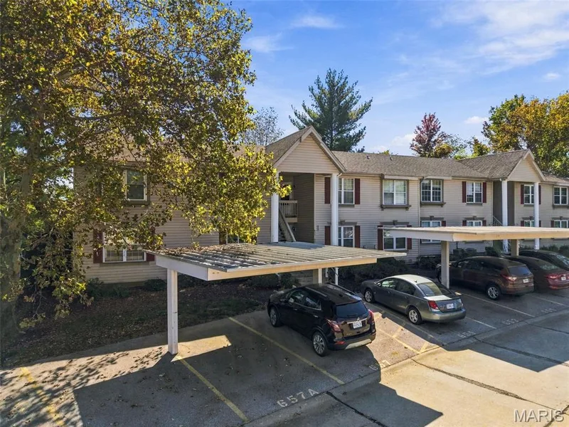 657 Sugar Trail Court #5, St Peters, MO 63376 — listing photo 3 of 35