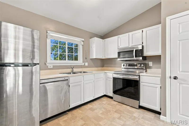 657 Sugar Trail Court #5, St Peters, MO 63376 — listing photo 14 of 35