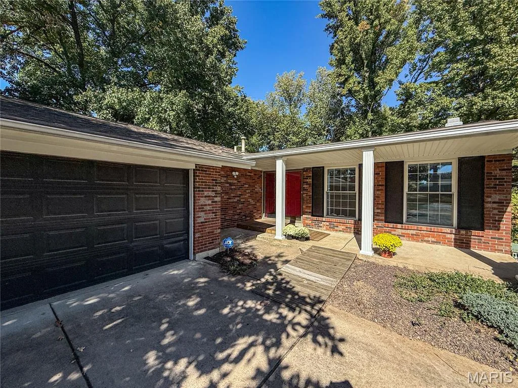 Welcome Home! — 1333 Sherbrooke Road, St Charles, MO 63303