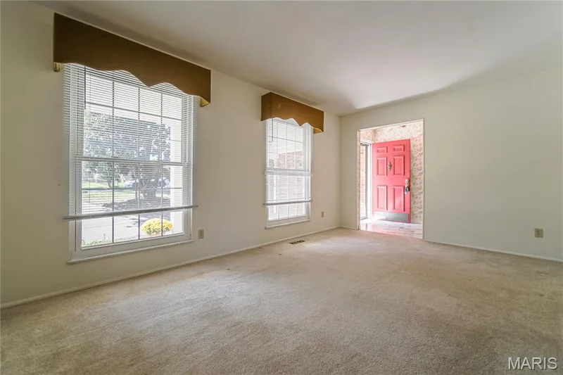 1333 Sherbrooke Road, St Charles, MO 63303 — listing photo 3 of 21