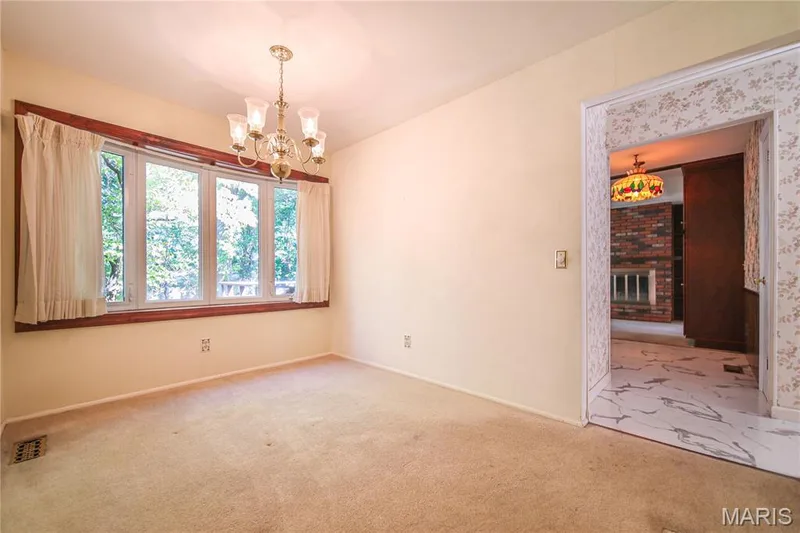 1333 Sherbrooke Road, St Charles, MO 63303 — listing photo 8 of 21