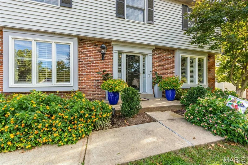 15610 Cedarmill Drive, Chesterfield, MO 63017 — listing photo 2 of 42