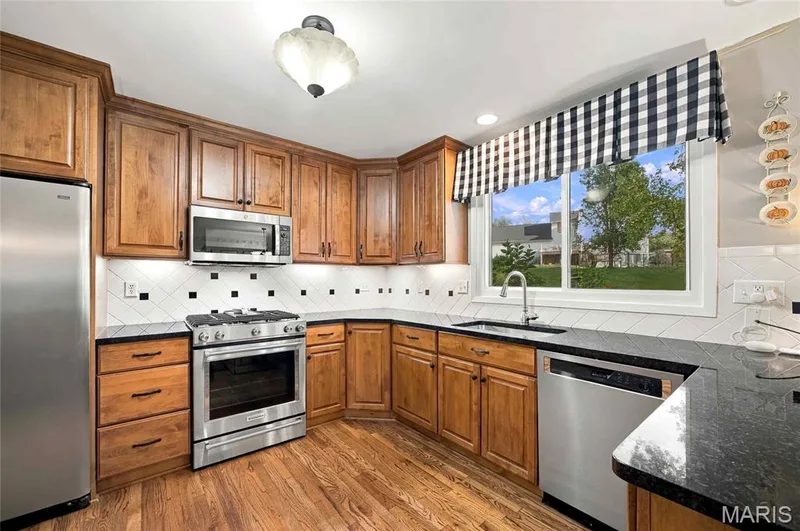 15610 Cedarmill Drive, Chesterfield, MO 63017 — listing photo 10 of 42