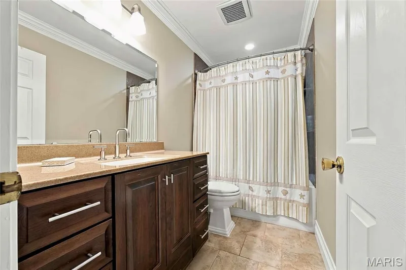 15610 Cedarmill Drive, Chesterfield, MO 63017 — listing photo 23 of 42