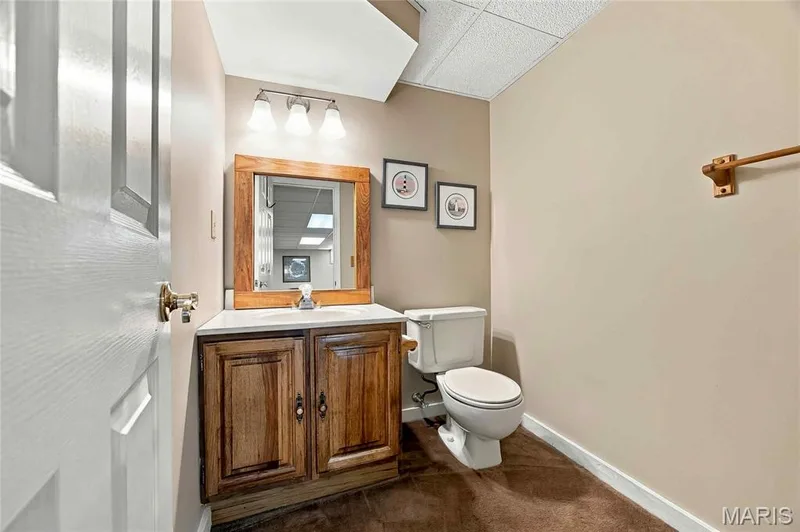 15610 Cedarmill Drive, Chesterfield, MO 63017 — listing photo 31 of 42