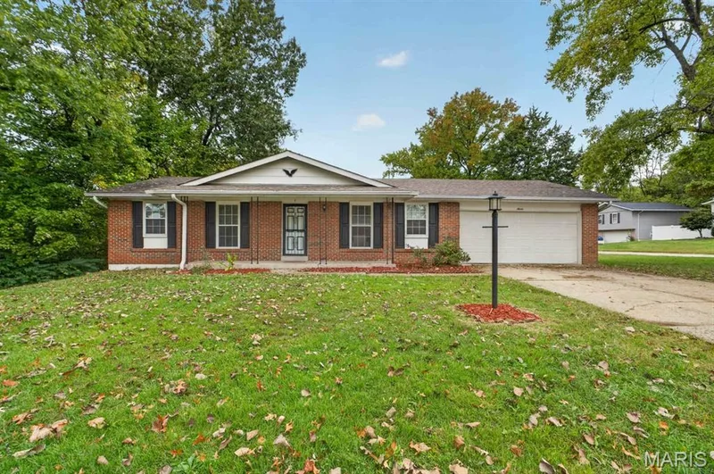 7 Oak Hill Lane, St Peters, MO — listing photo 1