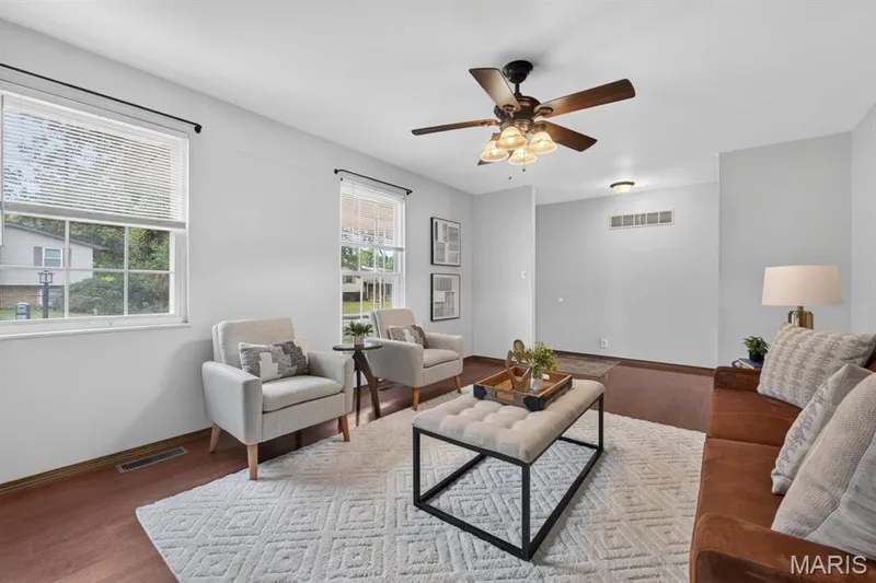 7 Oak Hill Lane, St Peters, MO 63376 — listing photo 3 of 32