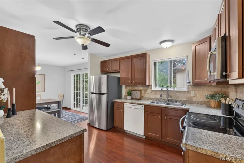 7 Oak Hill Lane, St Peters, MO 63376 — listing photo 5 of 32