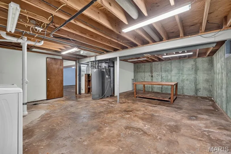 Workshop hobby space — 7 Oak Hill Lane, St Peters, MO 63376