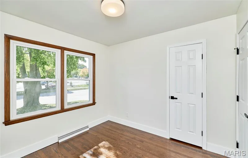 209 N Duchesne Drive, St Charles, MO 63301 — listing photo 7 of 28