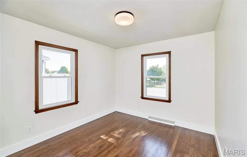 209 N Duchesne Drive, St Charles, MO 63301 — listing photo 8 of 28