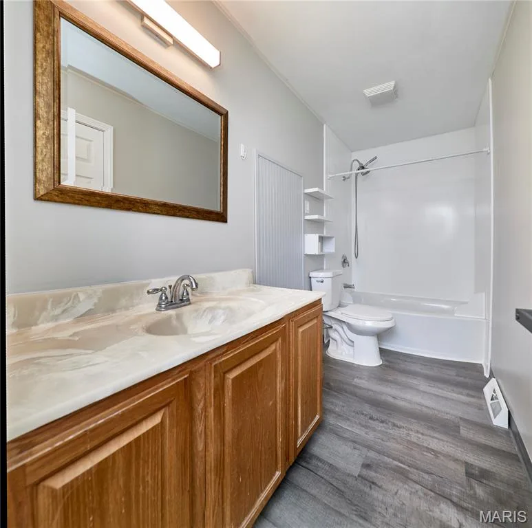 209 N Duchesne Drive, St Charles, MO 63301 — listing photo 12 of 28