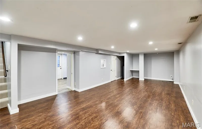 209 N Duchesne Drive, St Charles, MO 63301 — listing photo 16 of 28