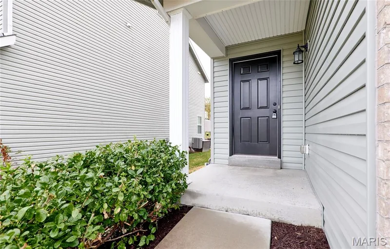 112 Champions Lane, Wentzville, MO 63385 — listing photo 2 of 44