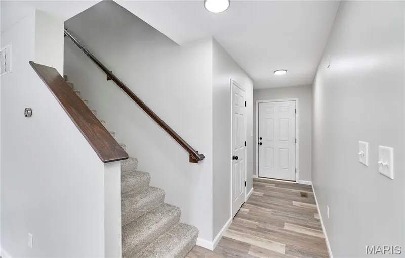 112 Champions Lane, Wentzville, MO 63385 — listing photo 3 of 44