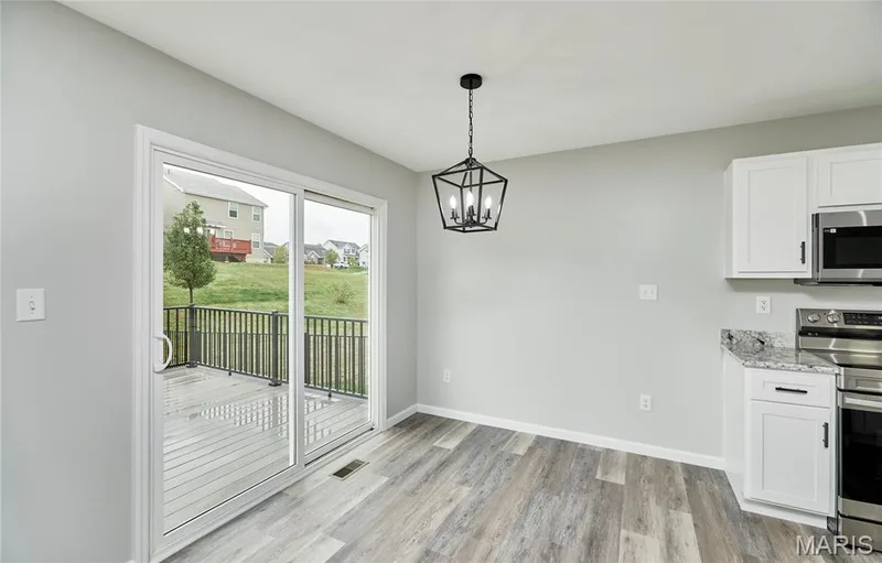 112 Champions Lane, Wentzville, MO 63385 — listing photo 9 of 44