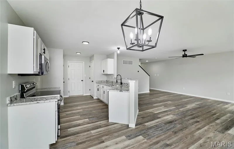 112 Champions Lane, Wentzville, MO 63385 — listing photo 11 of 44