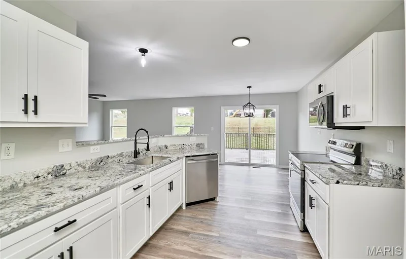 112 Champions Lane, Wentzville, MO 63385 — listing photo 13 of 44
