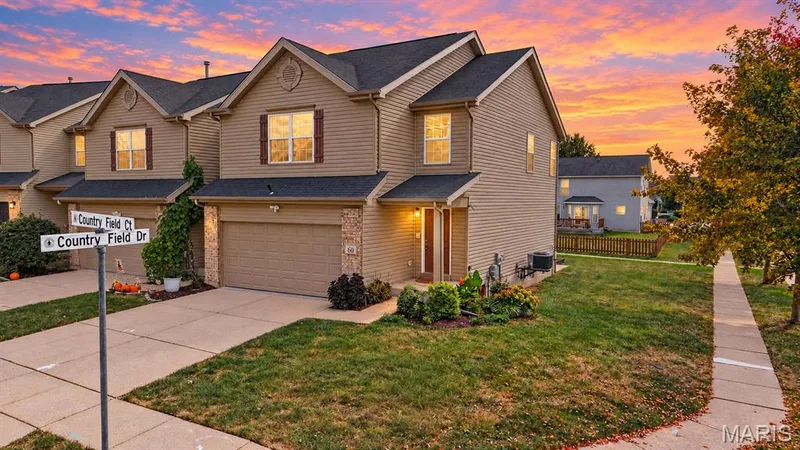 60 Country Field Court, Lake St. Louis, MO 63367 — listing photo 2 of 31