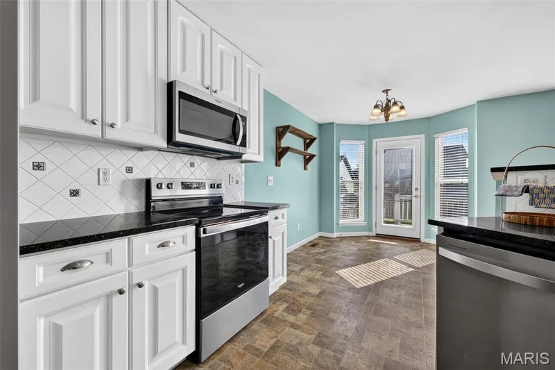 60 Country Field Court, Lake St. Louis, MO 63367 — listing photo 9 of 31