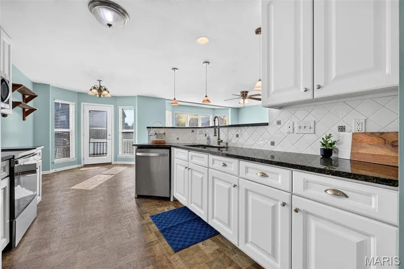 60 Country Field Court, Lake St. Louis, MO 63367 — listing photo 10 of 31