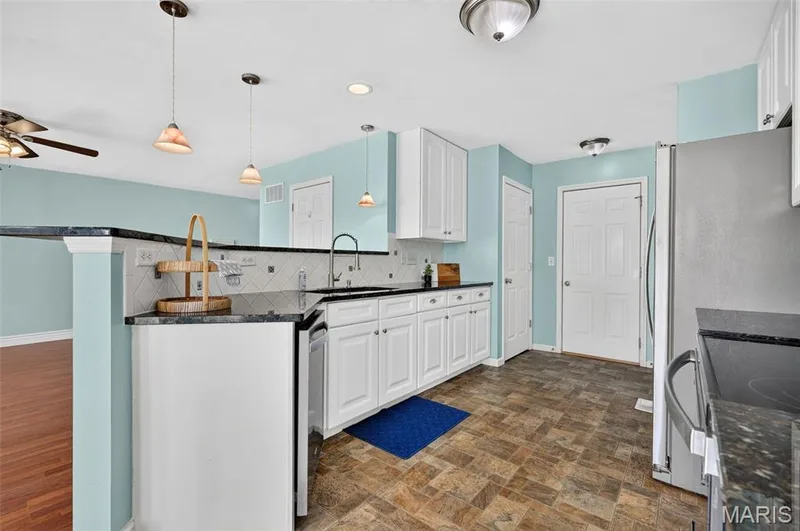 60 Country Field Court, Lake St. Louis, MO 63367 — listing photo 11 of 31