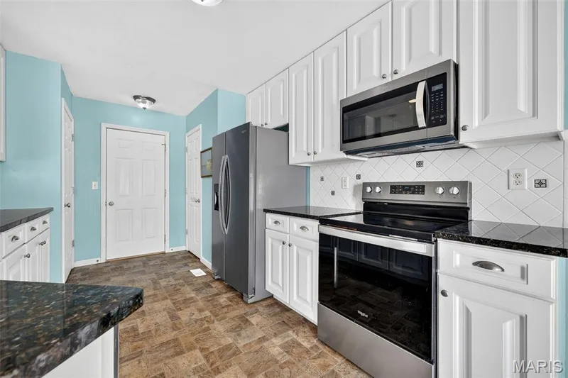 60 Country Field Court, Lake St. Louis, MO 63367 — listing photo 12 of 31