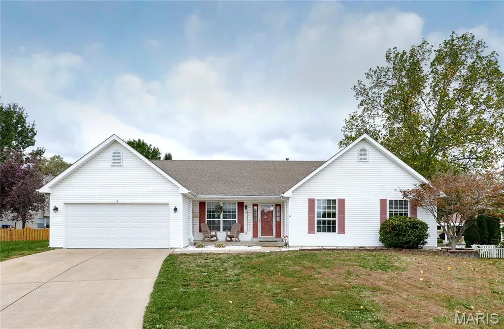 9 Percheron Place, St Peters, MO 63376 — listing photo 1 of 88
