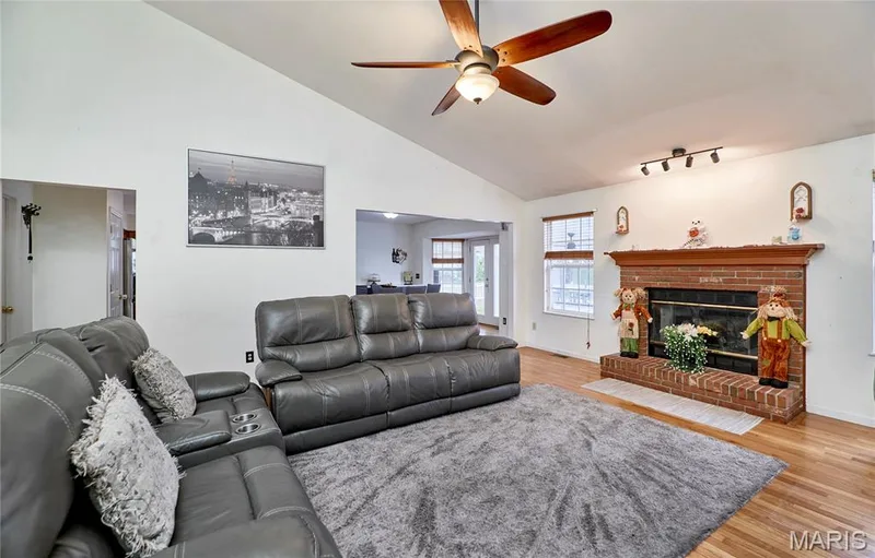 9 Percheron Place, St Peters, MO 63376 — listing photo 14 of 88