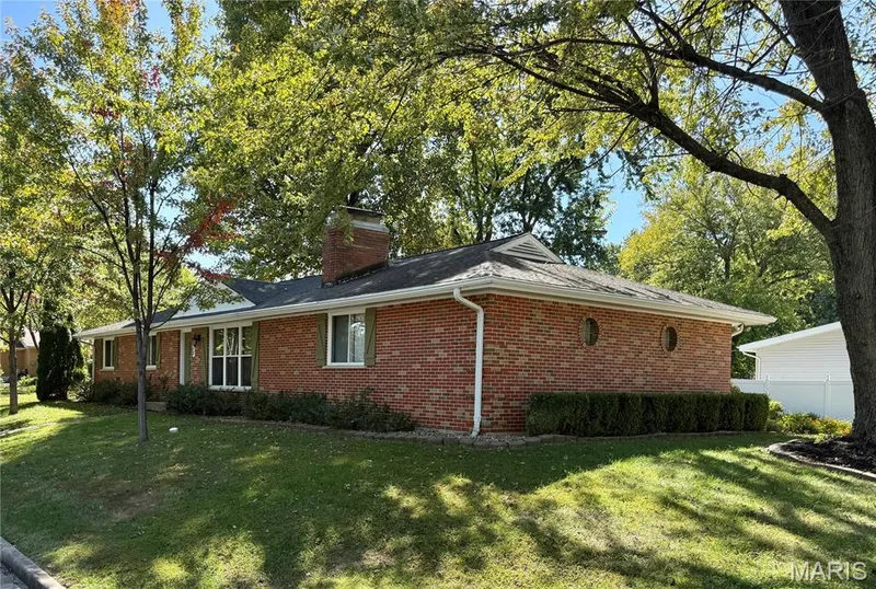 35 Connie Drive, St Charles, MO 63301 — listing photo 2 of 29